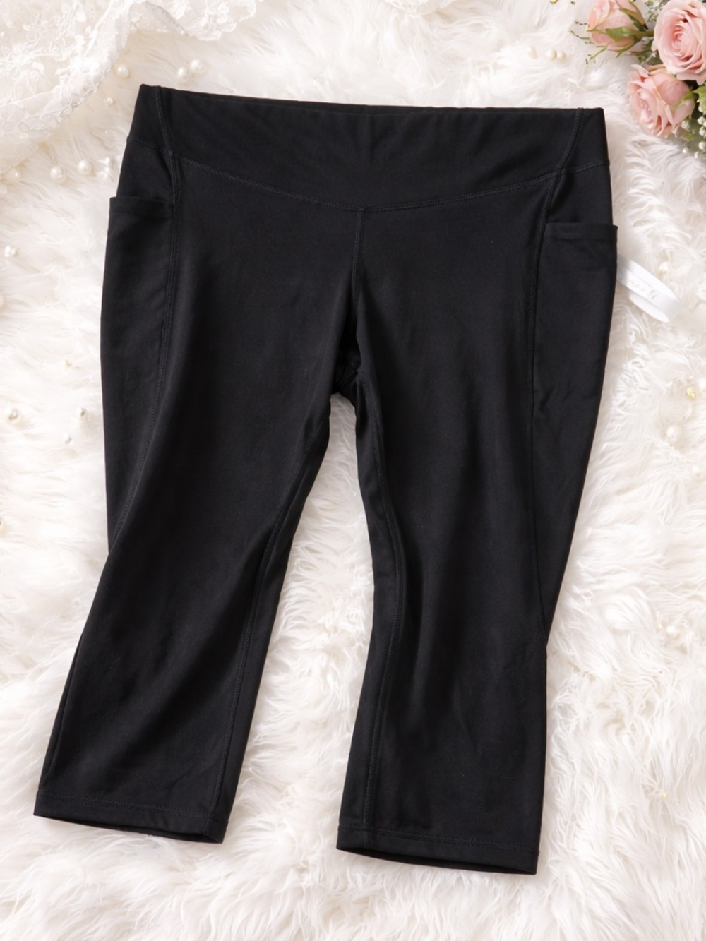 Black Active Capri Leggings with Side Pockets